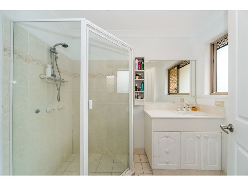 27 Anchorage Way, Biggera Waters QLD 4216