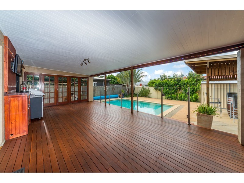 47 Ashgrove Avenue, Runaway Bay QLD 4216
