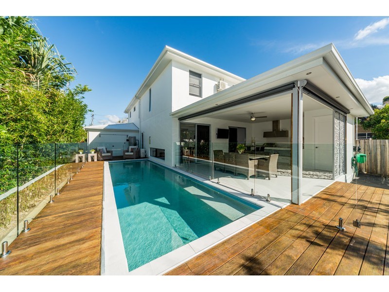 13 Plover Avenue, Paradise Point QLD 4216