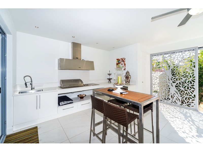 13 Plover Avenue, Paradise Point QLD 4216