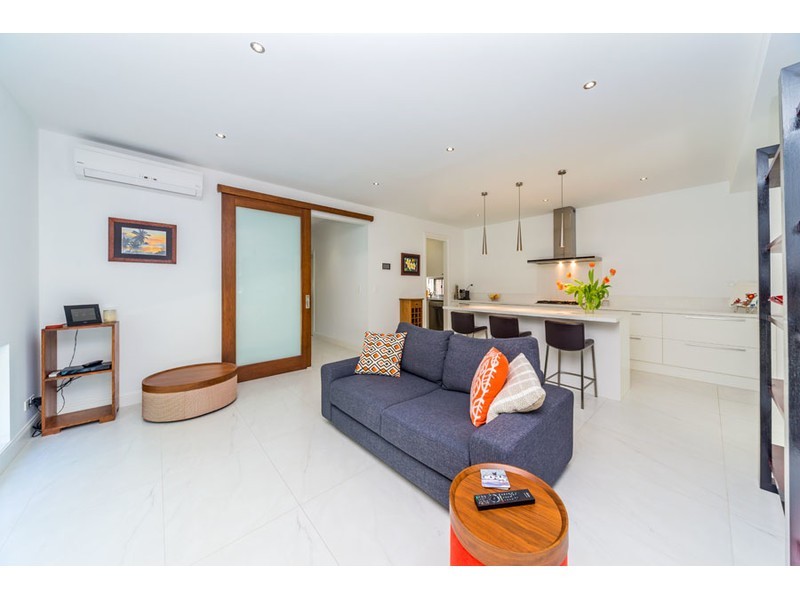 13 Plover Avenue, Paradise Point QLD 4216