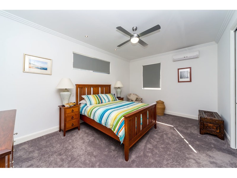 13 Plover Avenue, Paradise Point QLD 4216