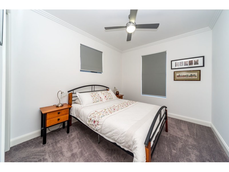 13 Plover Avenue, Paradise Point QLD 4216