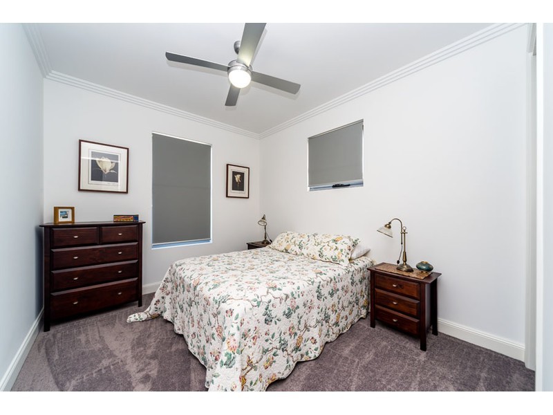 13 Plover Avenue, Paradise Point QLD 4216