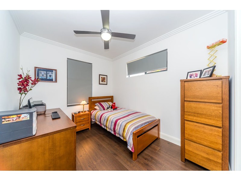 13 Plover Avenue, Paradise Point QLD 4216
