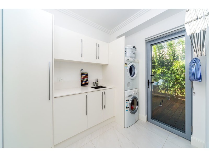 13 Plover Avenue, Paradise Point QLD 4216