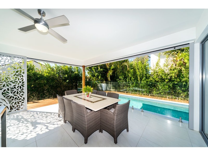 13 Plover Avenue, Paradise Point QLD 4216