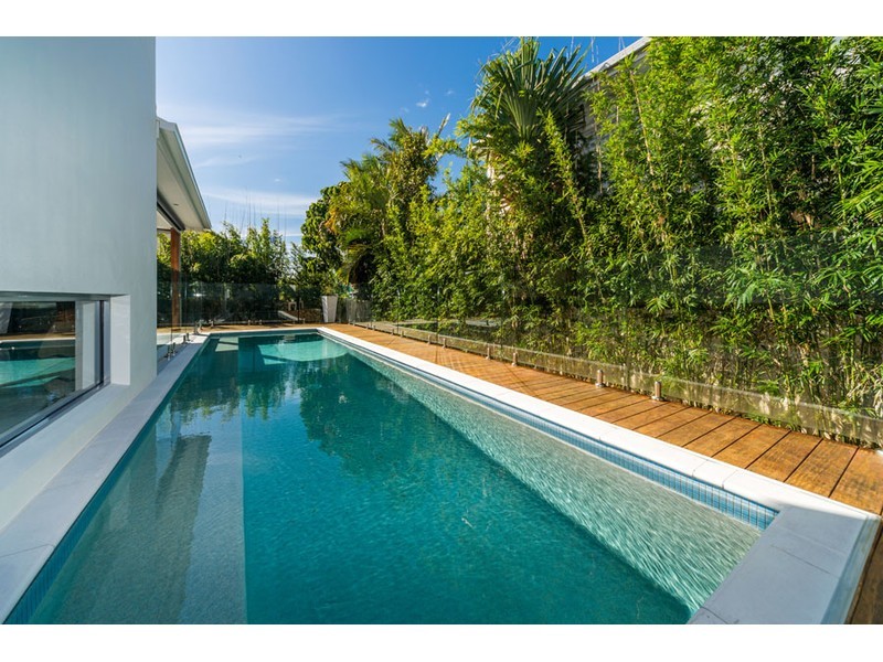 13 Plover Avenue, Paradise Point QLD 4216