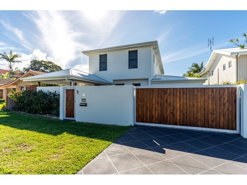 13 Plover Avenue, Paradise Point QLD 4216