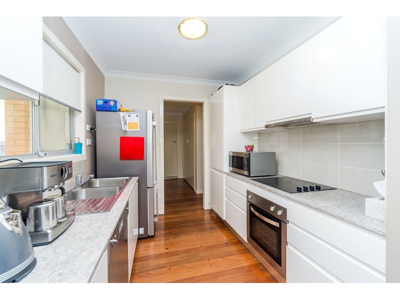 6 Errol Avenue, Paradise Point QLD 4216