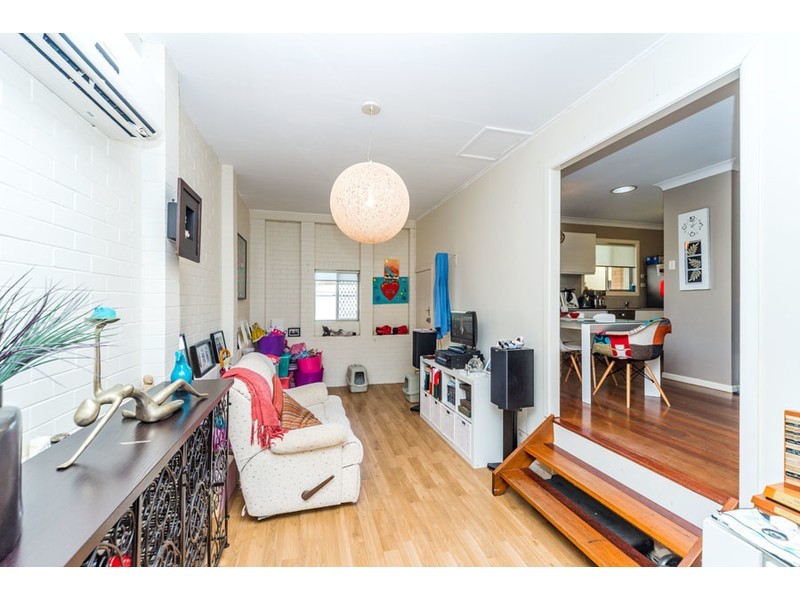 6 Errol Avenue, Paradise Point QLD 4216