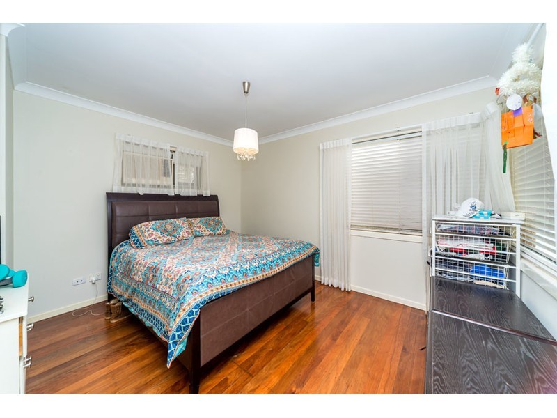 6 Errol Avenue, Paradise Point QLD 4216