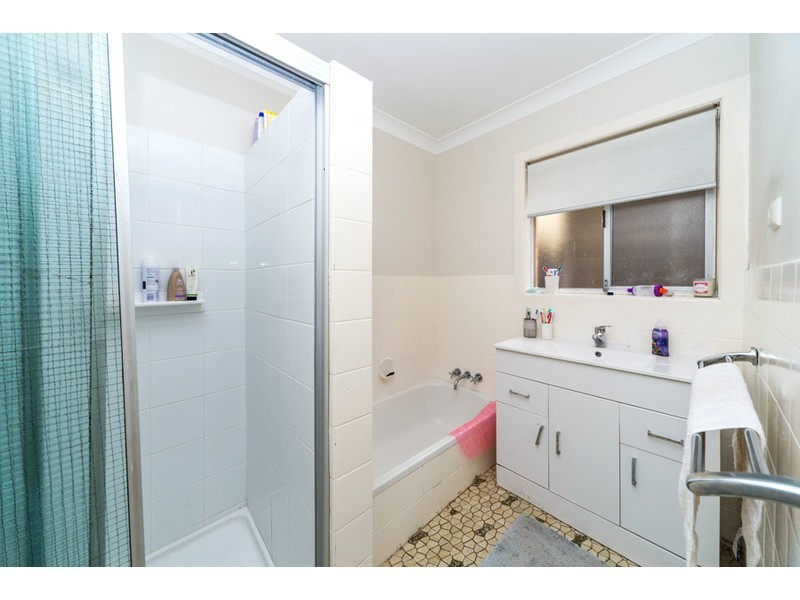 6 Errol Avenue, Paradise Point QLD 4216