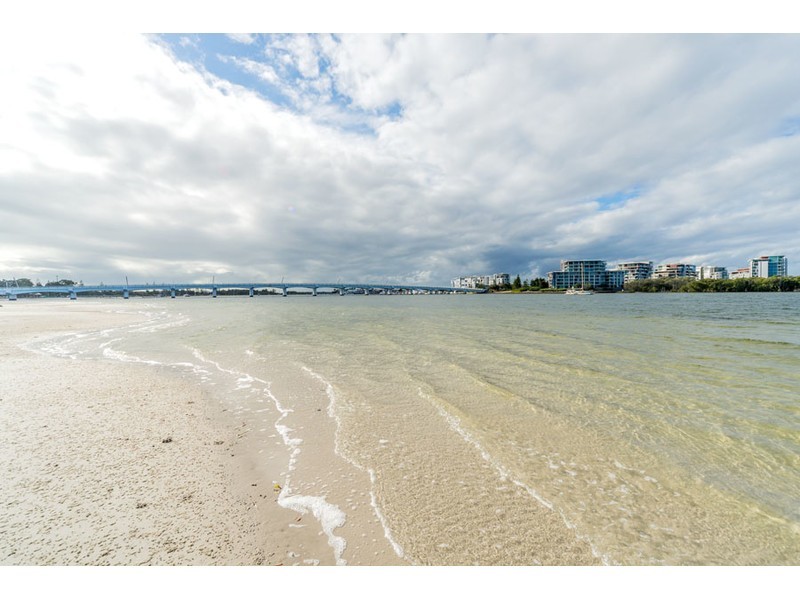 6 Errol Avenue, Paradise Point QLD 4216