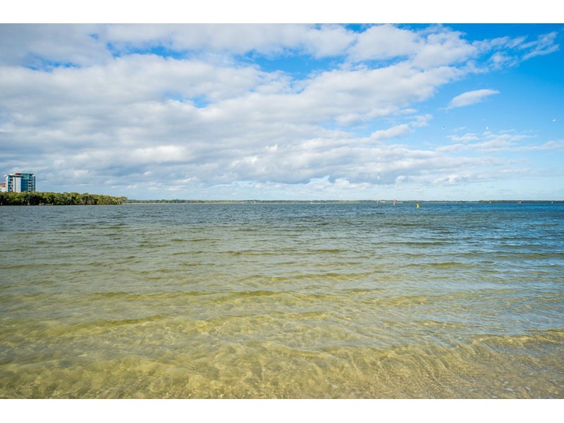 6 Errol Avenue, Paradise Point QLD 4216