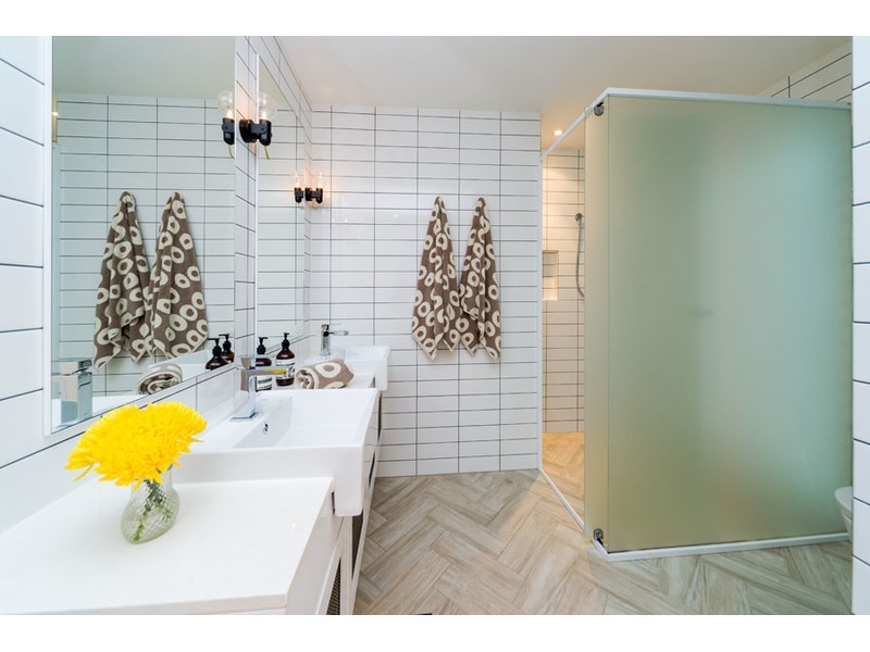 5 Paradise Parade, Paradise Point QLD 4216