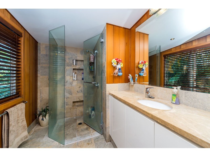 65 Paradise Parade, Paradise Point QLD 4216