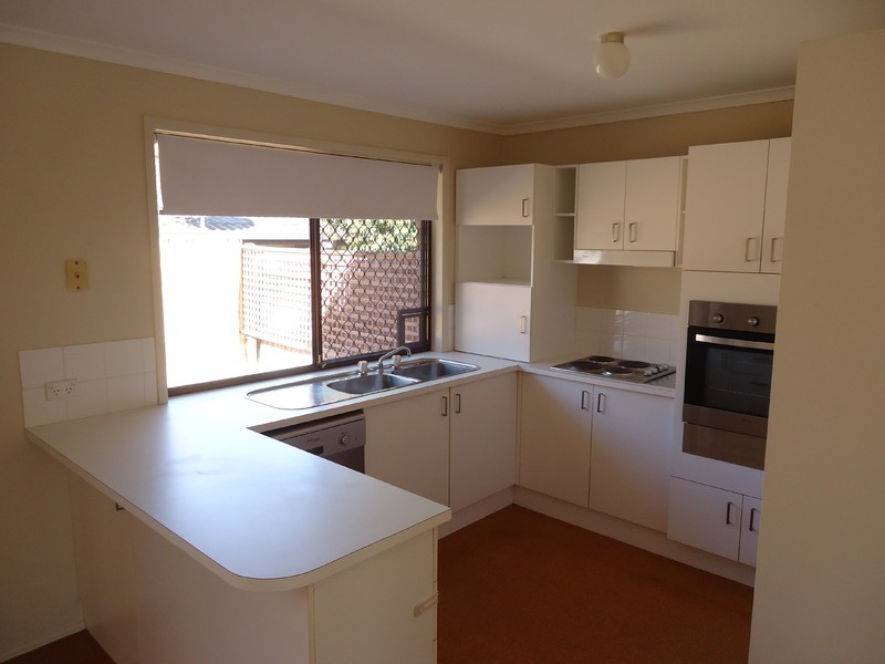 2/47 Usher Avenue, Labrador QLD 4215