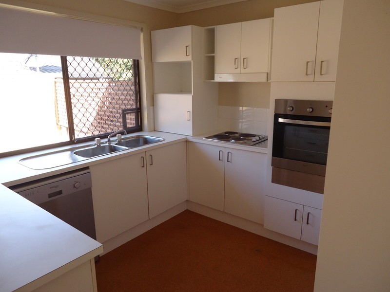 2/47 Usher Avenue, Labrador QLD 4215