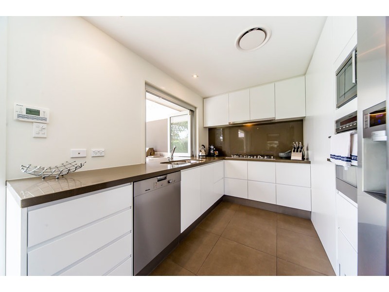 2 Tinba Court, Runaway Bay QLD 4216