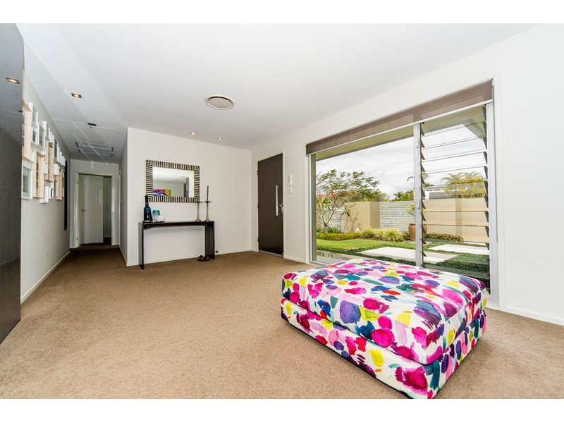 2 Tinba Court, Runaway Bay QLD 4216