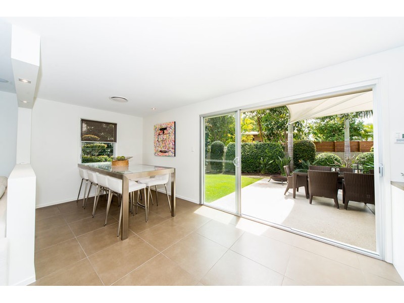 2 Tinba Court, Runaway Bay QLD 4216