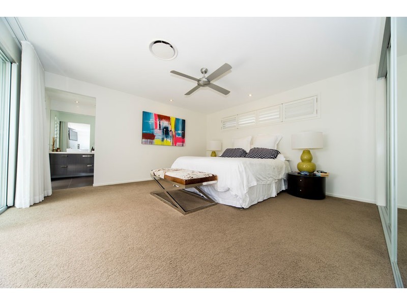 2 Tinba Court, Runaway Bay QLD 4216