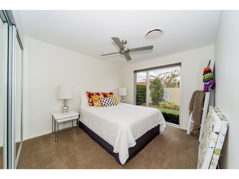 2 Tinba Court, Runaway Bay QLD 4216