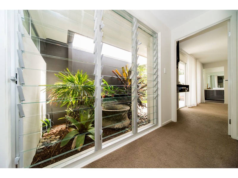 2 Tinba Court, Runaway Bay QLD 4216