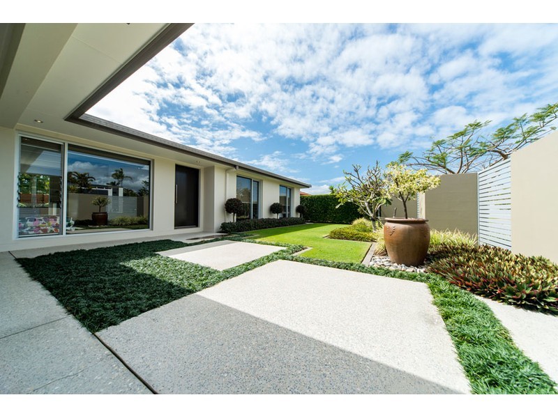 2 Tinba Court, Runaway Bay QLD 4216