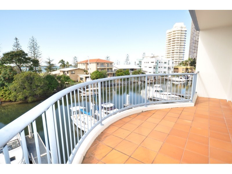 15/9 Madang Crescent, Runaway Bay QLD 4216