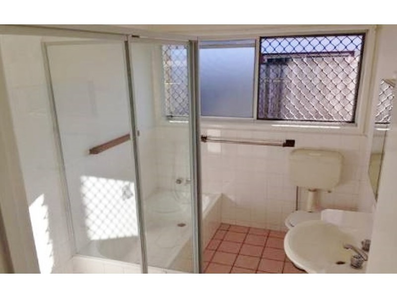 1/14 Barton Avenue, Southport QLD 4215