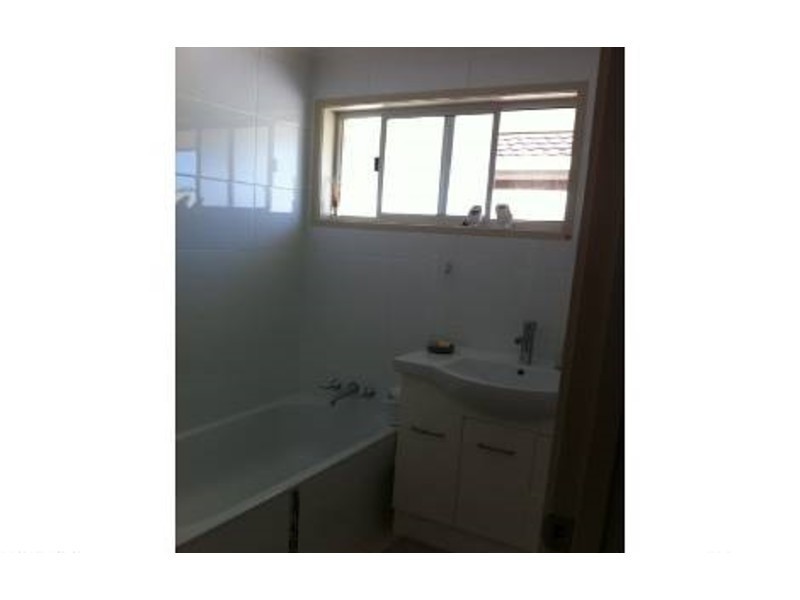 1/6 Ash Court, Arundel QLD 4214