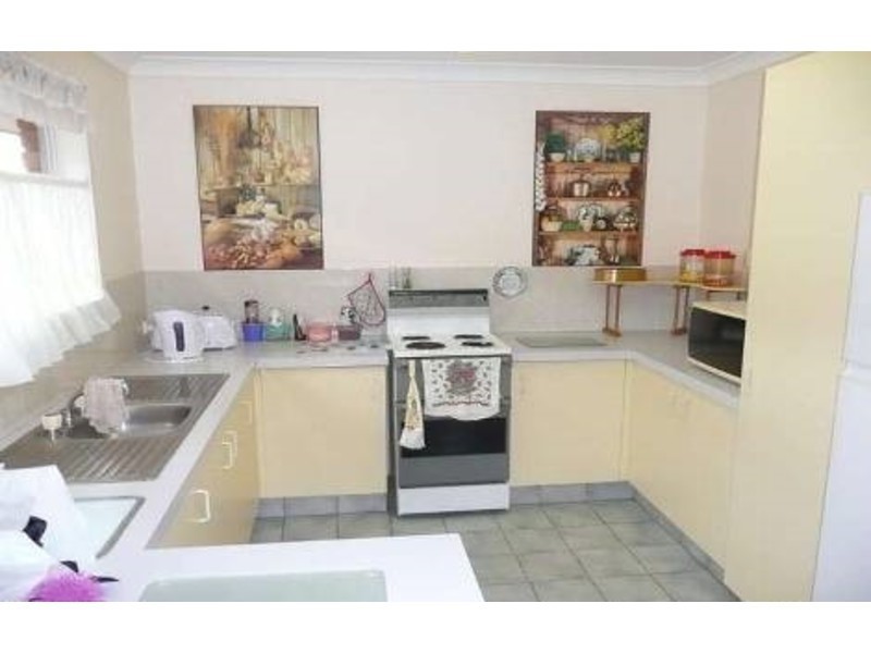 1/6 Ash Court, Arundel QLD 4214