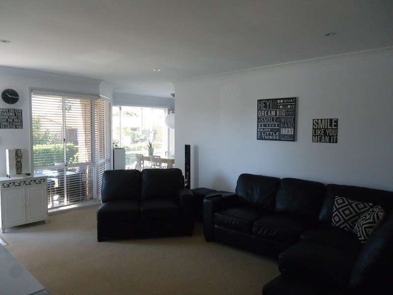 1/4 Calvary Court, Labrador QLD 4215