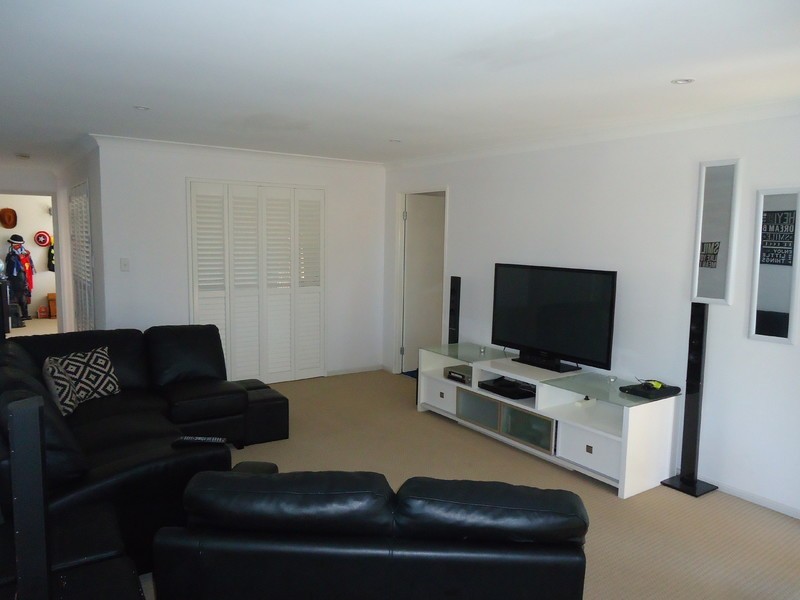 1/4 Calvary Court, Labrador QLD 4215