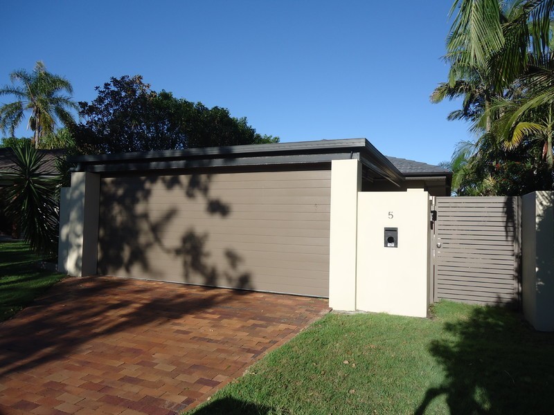 5 Augusta Court, Coombabah QLD 4216