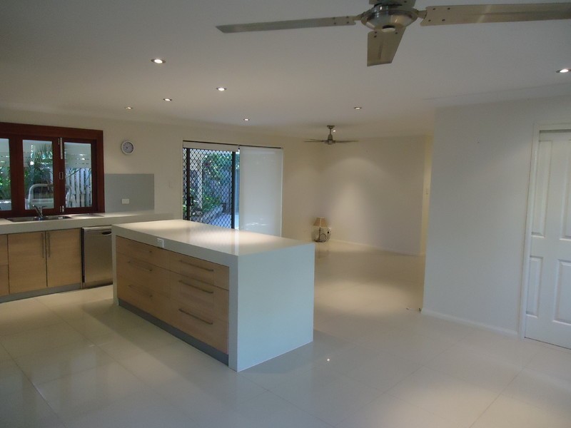 5 Augusta Court, Coombabah QLD 4216