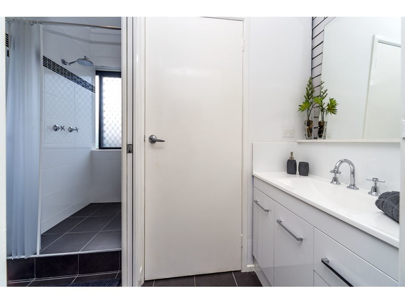 7 Turana Street, Coombabah QLD 4216