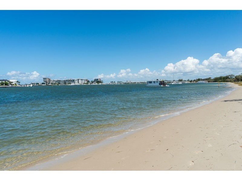 2/17 Drake Avenue, Paradise Point QLD 4216