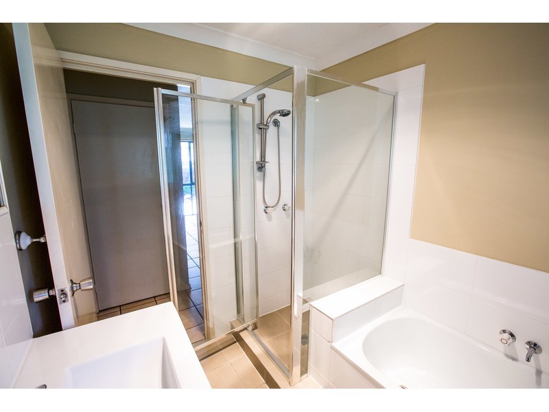 1/25 Nina Parade, Arundel QLD 4214