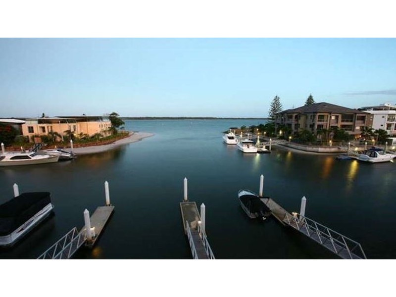 9/27-29 Madang Crescent, Runaway Bay QLD 4216