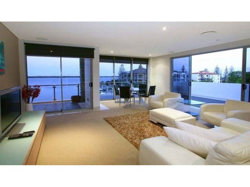 9/27-29 Madang Crescent, Runaway Bay QLD 4216