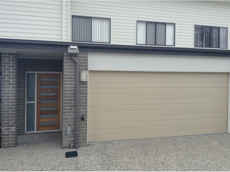 2/10 Fourth Avenue, Labrador QLD 4215