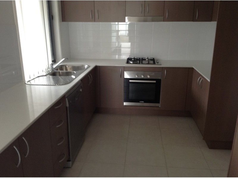 2/10 Fourth Avenue, Labrador QLD 4215