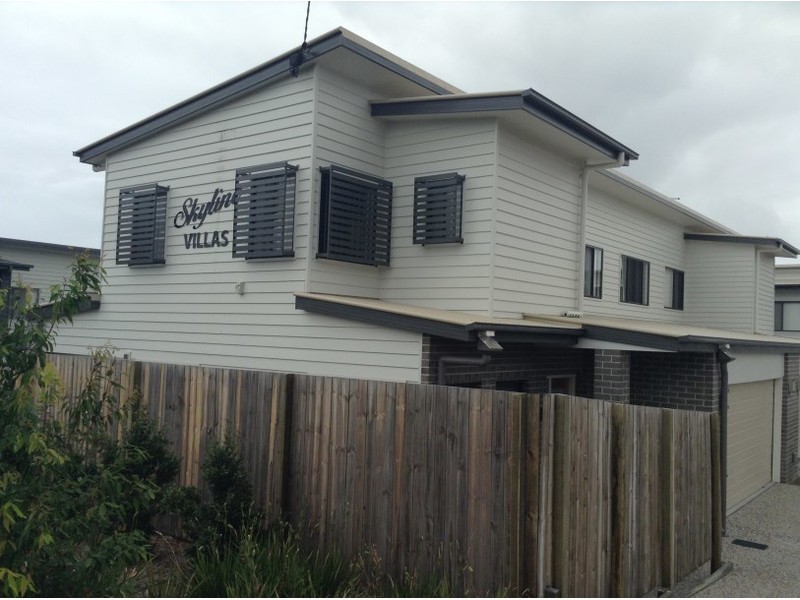 2/10 Fourth Avenue, Labrador QLD 4215