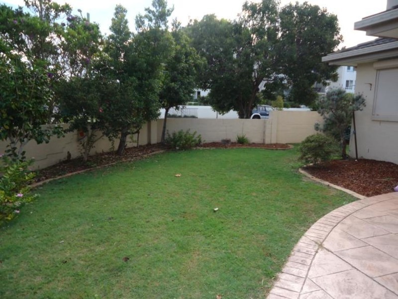 1/21 Central Street, Labrador QLD 4215