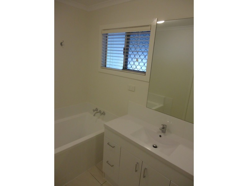 25 Echlin Street, Labrador QLD 4215