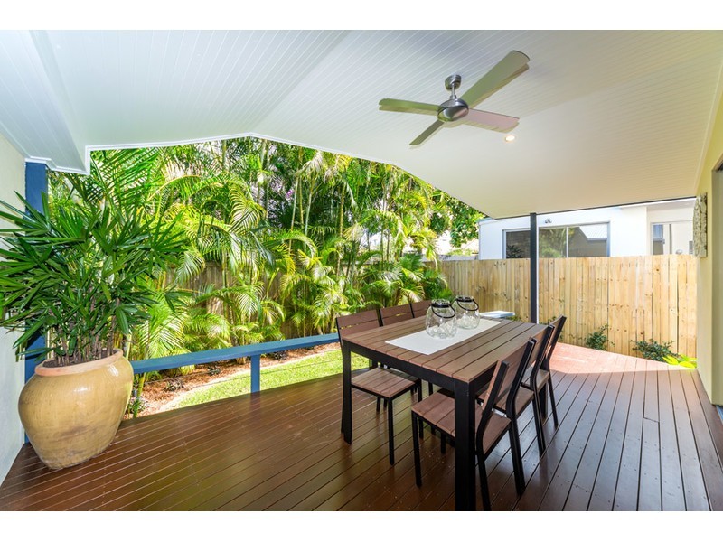 2/8 Drake Avenue, Paradise Point QLD 4216
