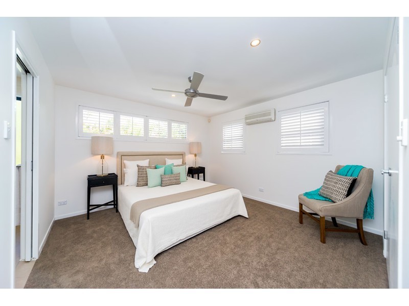 2/8 Drake Avenue, Paradise Point QLD 4216